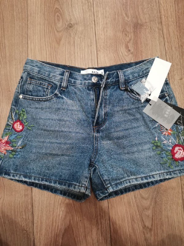 Женские джинсовые шорты с вышивкой размер 27