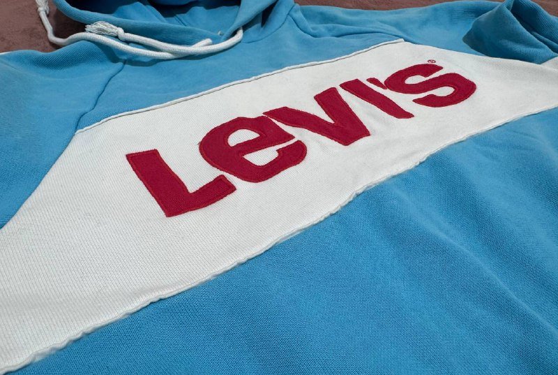 Толстовка укороченная Levi’s нежно голубая XS-S