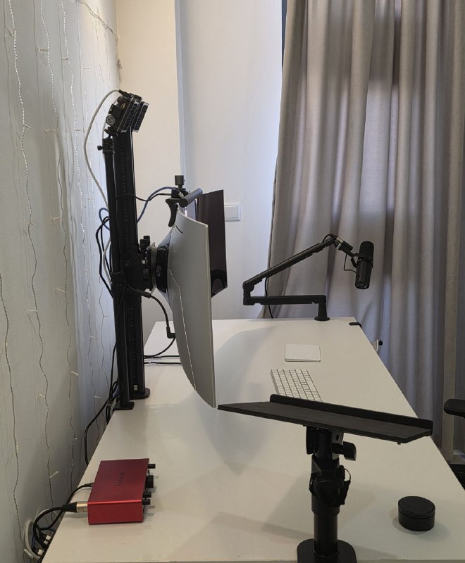 Samsung Odyssey OLED G9 49'' монитор с аксессуарами 2