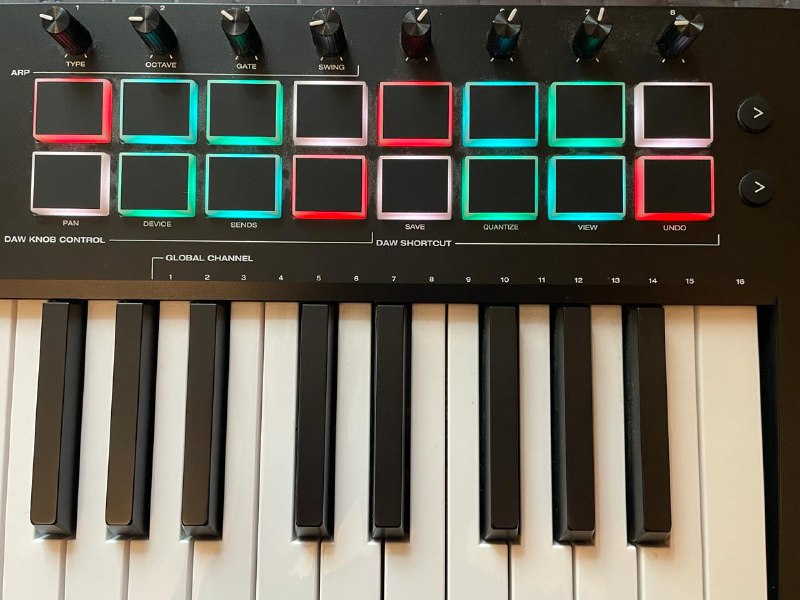M-Audio Oxygen Pro 49 MIDI-клавиатура 4