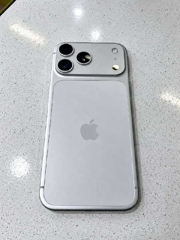 iPhone 17 Pro Max 1
