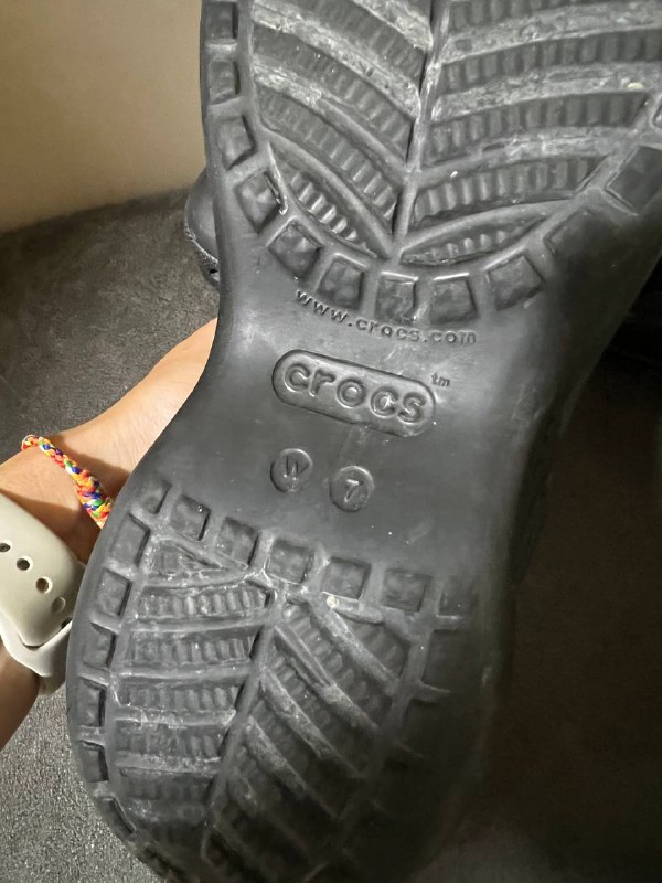 Оригинальные кроксы женские Crocs Classic Clog W7 37 4