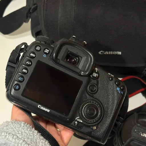 Canon EOS 7D, объектив, сумка, зарядка, пульт