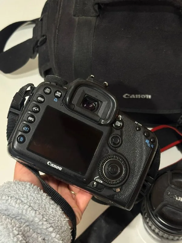 Canon EOS 7D, объектив, сумка, зарядка, пульт 1