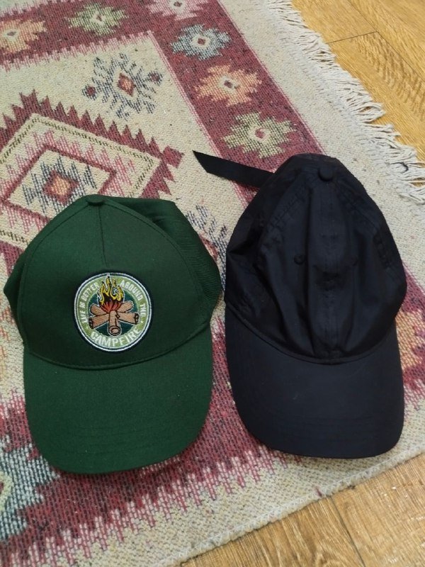 Джинсы SHU, Штаны UNIQLO карго, Шорты H and M, Рубашка вельветовая, Кепки, Книги 4