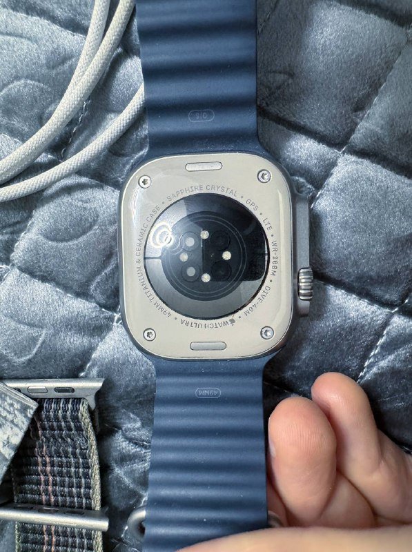 Apple Watch Ultra 2 titanium 2