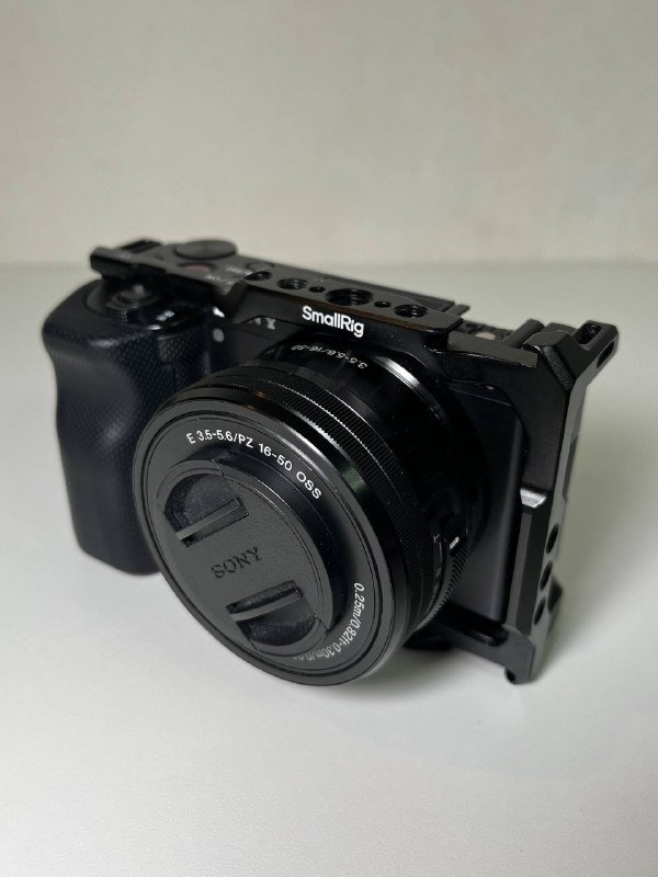 Sony ZV-E10 камера, объектив, клетка, 2 батареи 4