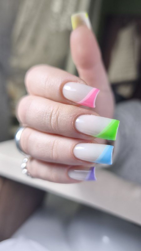 Маникюр, педикюр, наращивание ногтей