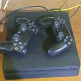 PlayStation 4 Slim 500 GB с двумя джойстиками 2