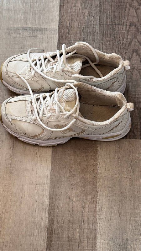 Кроссовки на ногу 24,5