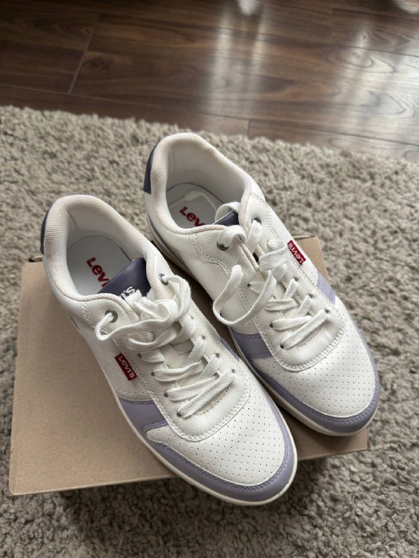 кроссовки New Balance, кеды Levi's 6