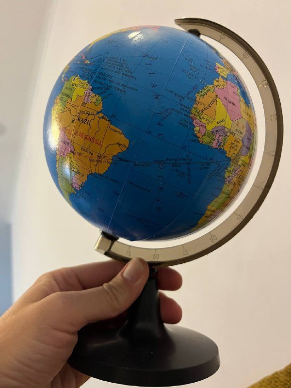 Небольшой глобус на английском языке 2