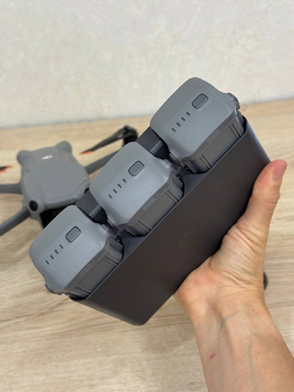 Дрон DJI Air 3, аккумуляторы, зарядная станция, защитный колпак 5