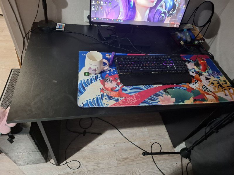 Черный компьютерный стол