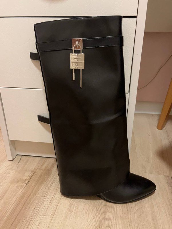 Женские черные кожаные сапоги размер 40 2