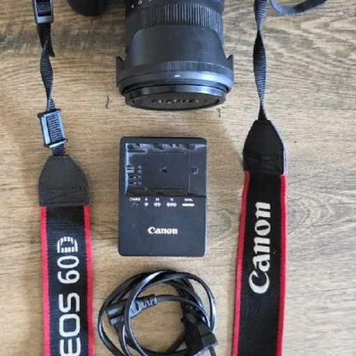 Зеркальная фотокамера Canon 60D с объективом Sigma 17-70mm