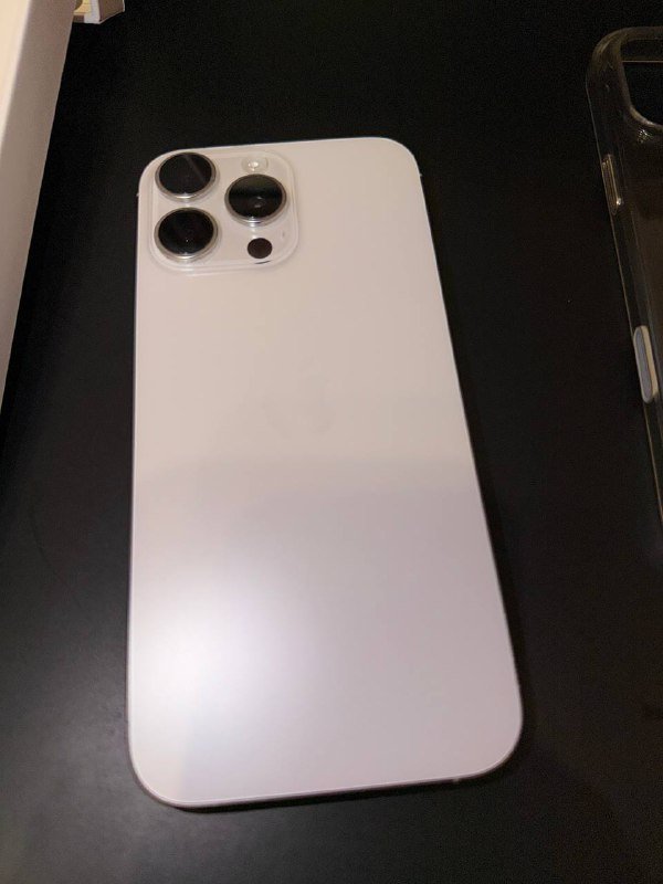 iPhone 16 Pro Max 512 GB белый, с чехлом 2