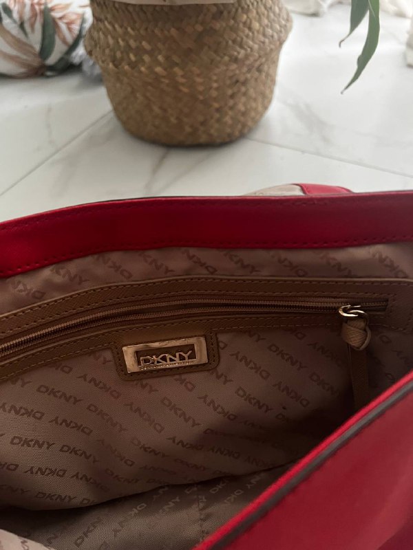 Сумка DKNY из натуральной кожи 4