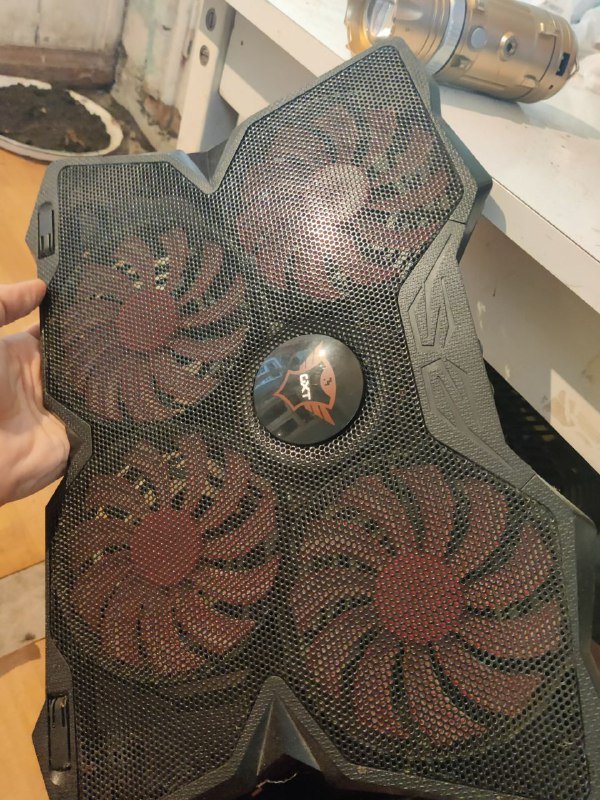 Эспандер, скакалка, мышка, лампы, охлаждение, коробки от Mac iPhone, клавиатуры 4