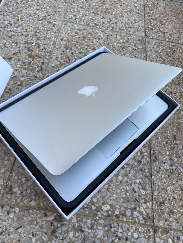 MacBook Air M3 15 inch 512GB SSD 16GB RAM Silver 3