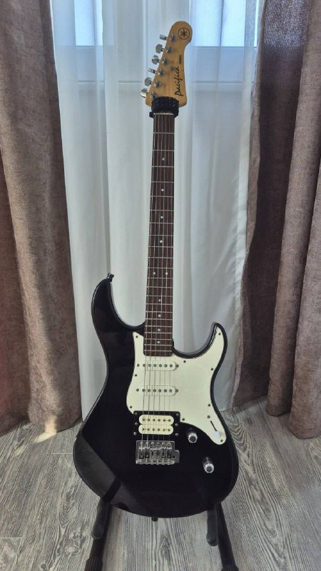 Yamaha Pacifica 112J электрогитара с аксессуарами