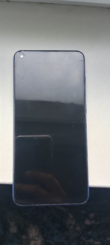 Смартфон Xiaomi с трещиной на экране 4