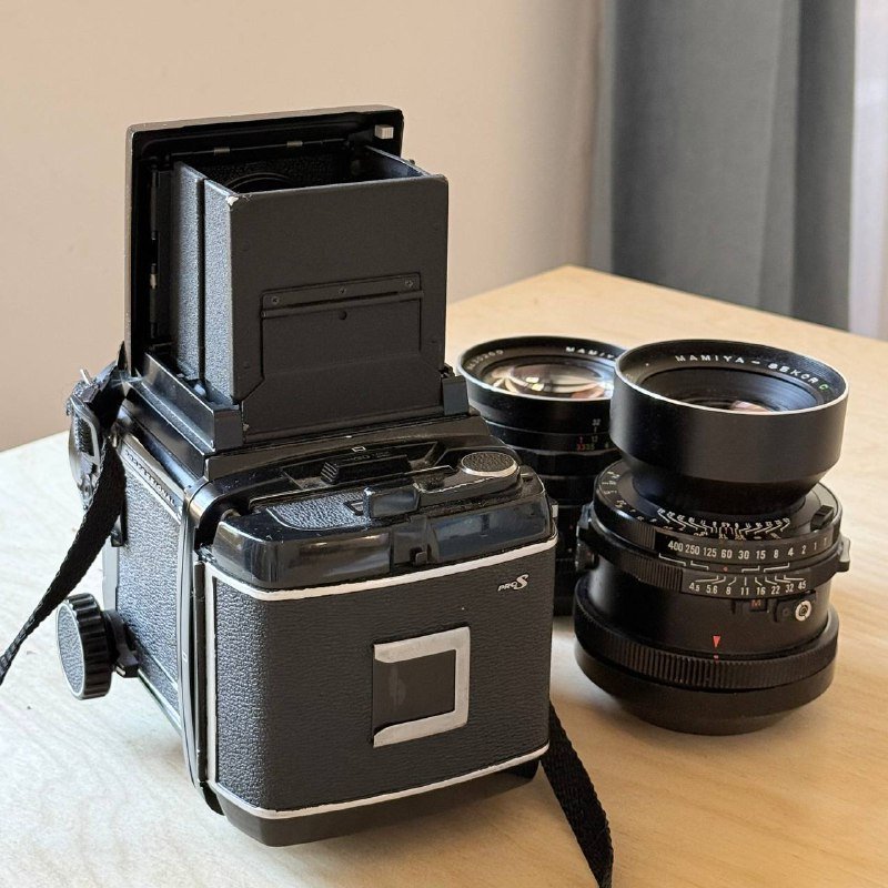 Mamiya RB67 medium format camera kit with lenses and film back 3