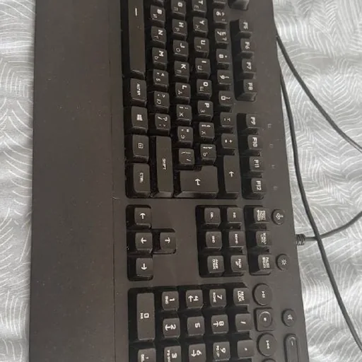Logitech G213