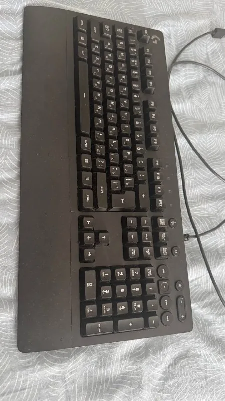 Logitech G213