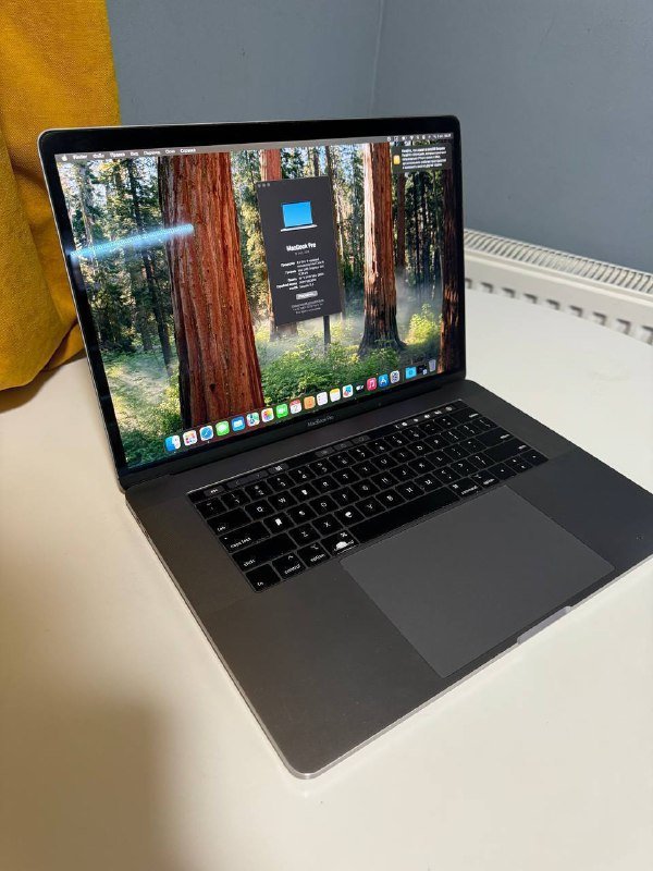 MacBook Pro 2018 i9 16 gb 500 SSD with charger, Logitech keyboard, Magic Keyboard for iPad Pro 11 8
