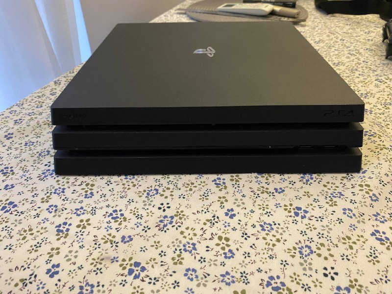 PS4 Pro 1ТБ, 2 джойстика, 6 игр 3
