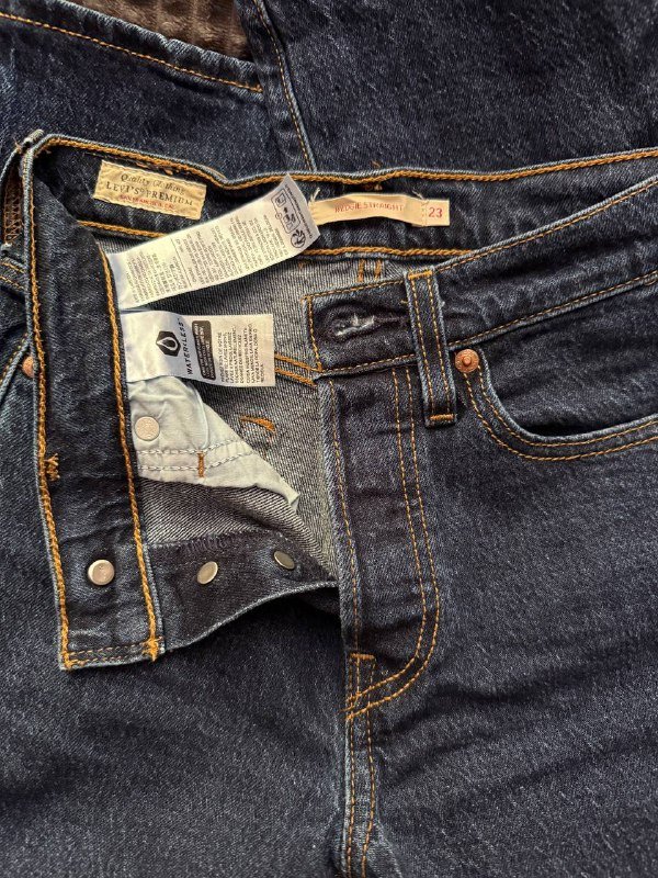 куртка The North Face, бомбер Pull and Bear, кроссовки Adidas, джемпер, рубашка Zara, жакеты, джинсы 3