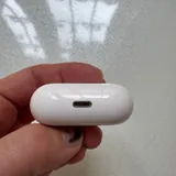 AirPods 3, кейс MagSafe, Lightning-кабель 4