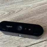 Logitech Brio веб-камера, крепление, USB-C кабель 6