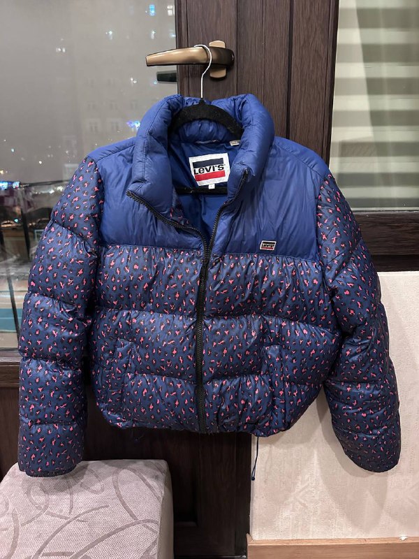 футболка Vivienne westwood, бомбер Levis, джинсовка Calvin Klein, футболка Hard rock cafe, туфли Зара, пуховик Levis 7