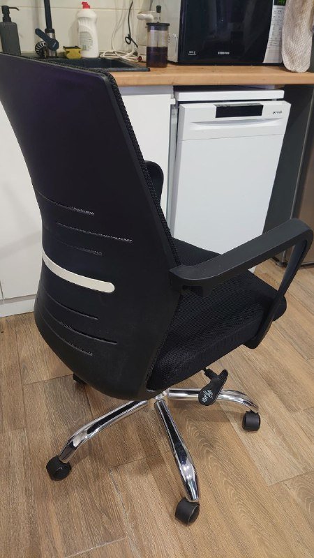 Компьютерный стол Domino, Компьютерный стол Jusk Gamer, Черное кресло, Бордовое кресло 7