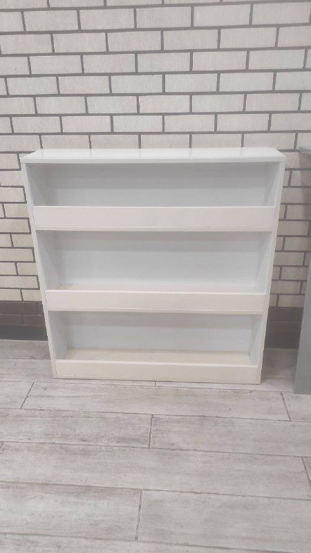 Деревянные столы, барная стойка, стойка-ресепшн администратора 5