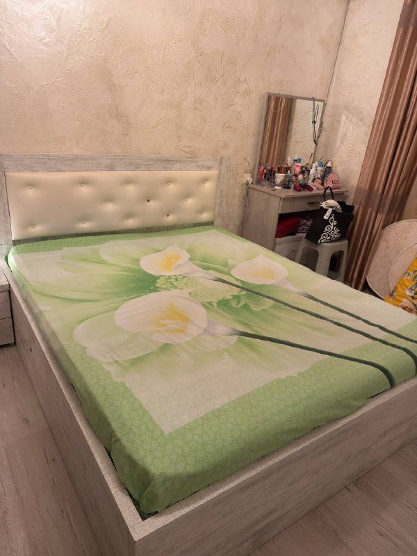 Кровать с матрасом