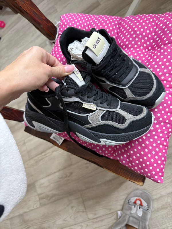 Кроссовки Yohji Yamamoto, New balance, Guess, Premiata, Жилет Calvin Klein, Пальто Guess, Куртка Tommy Hilfiger 3