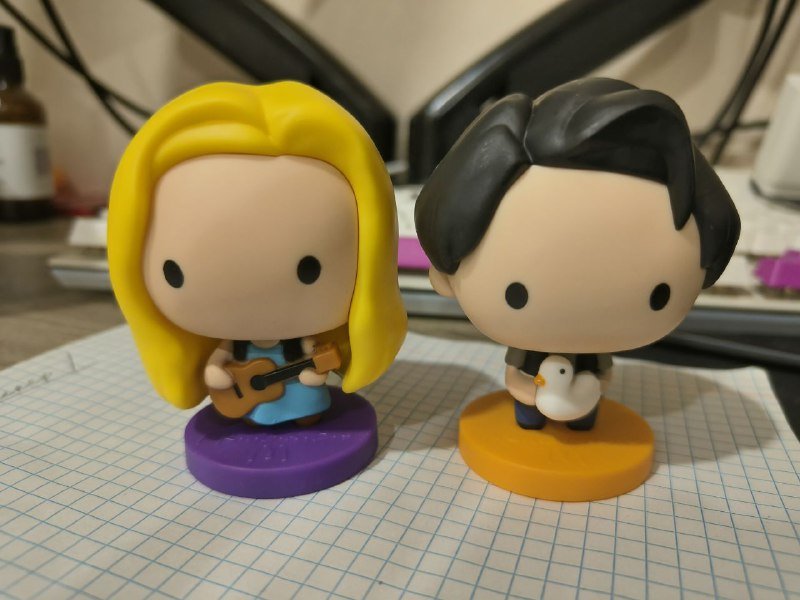 Фигурки Фиби и Джо для обмена на Монику