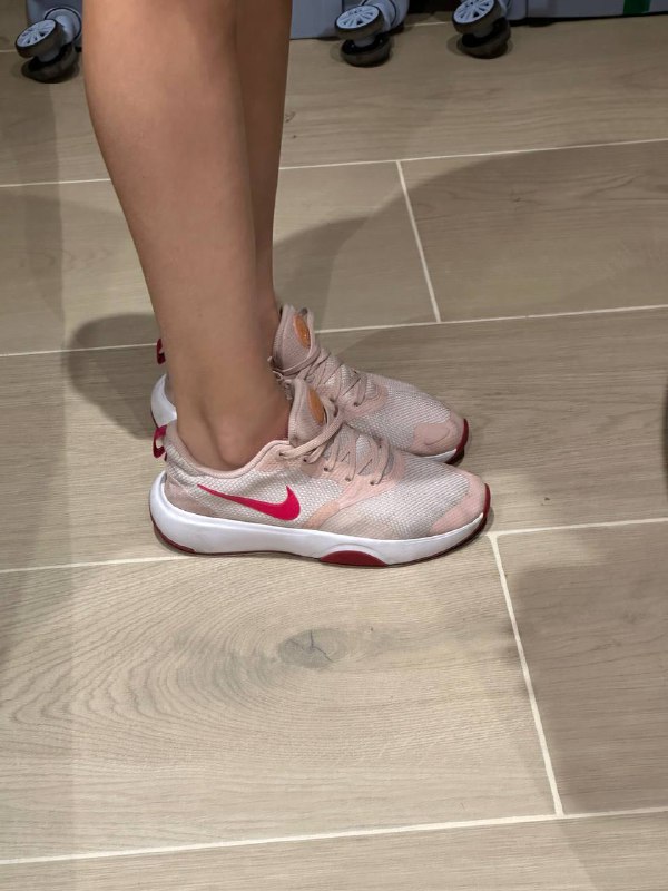 Кроссовки Nike 39 размер спортивные
