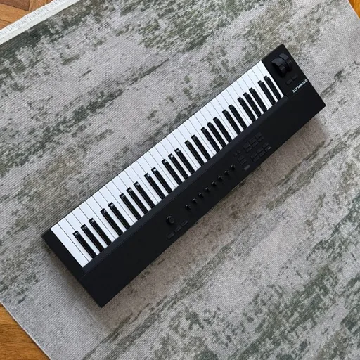 MIDI-клавиатура Native Instruments Komplete Kontrol A61