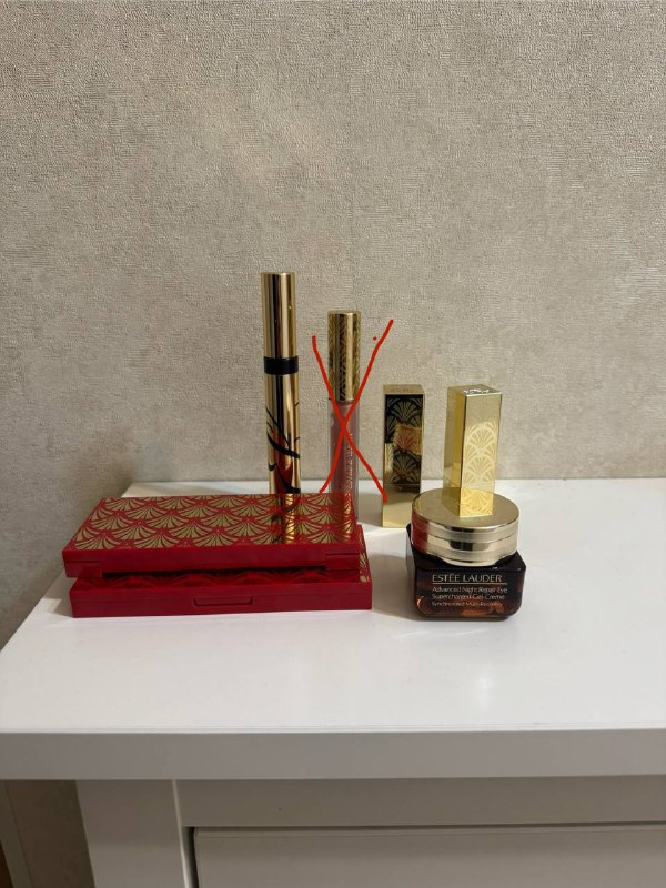 Косметика Estée Lauder, палетка, крем, помады, тушь