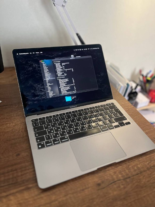 Macbook Air M1 8/256 with case and charger 2