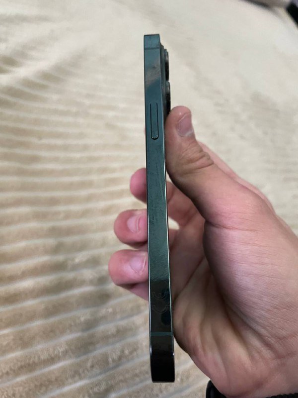 IPhone 13 Pro 128гб с чехлами и зарядкой 2