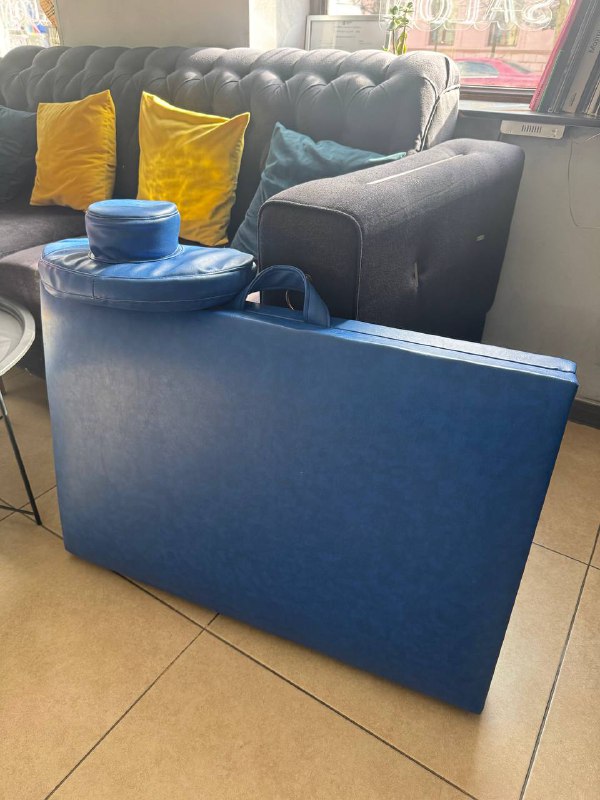 Кушетка в отличном состоянии 3