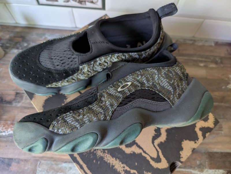 oakley flesh sandals размер 10.5 us 44.5 eu 2