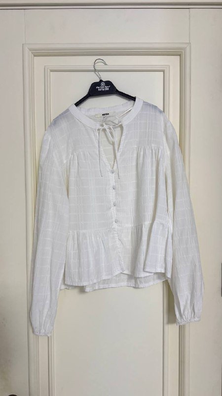 Юбка миди Stradivarius, зеленое худи, черное худи, белая блуза с коротким рукавом, белая блуза с длинным рукавом, черная блуза с коротким рукавом 5