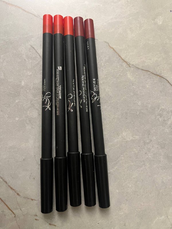 Профессиональные карандаши для губ Miss Tais и Kylie 4