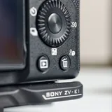 Sony ZV-E1 камера, клетка Tilta, аккумулятор 7